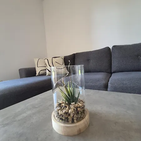 Bura- With Hot Tub Apartment Makarska