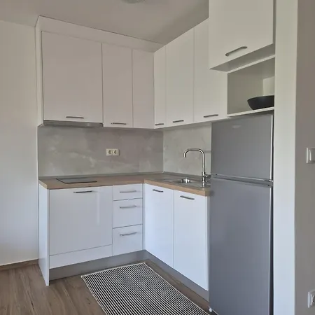 Bura- With Hot Tub Apartment