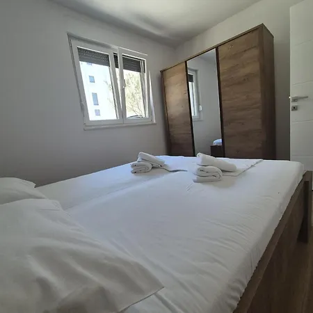 Apartment Bura- With Hot Tub