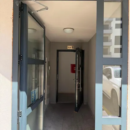 Bura- With Hot Tub Apartment *